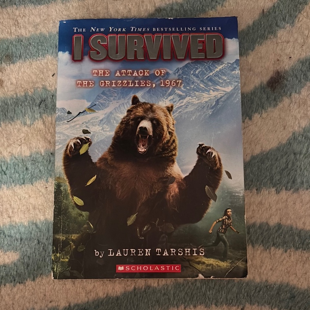 Scholastic I Survived: The Attack of the Grizzlies, 1967 - Blue and Brown Cover
